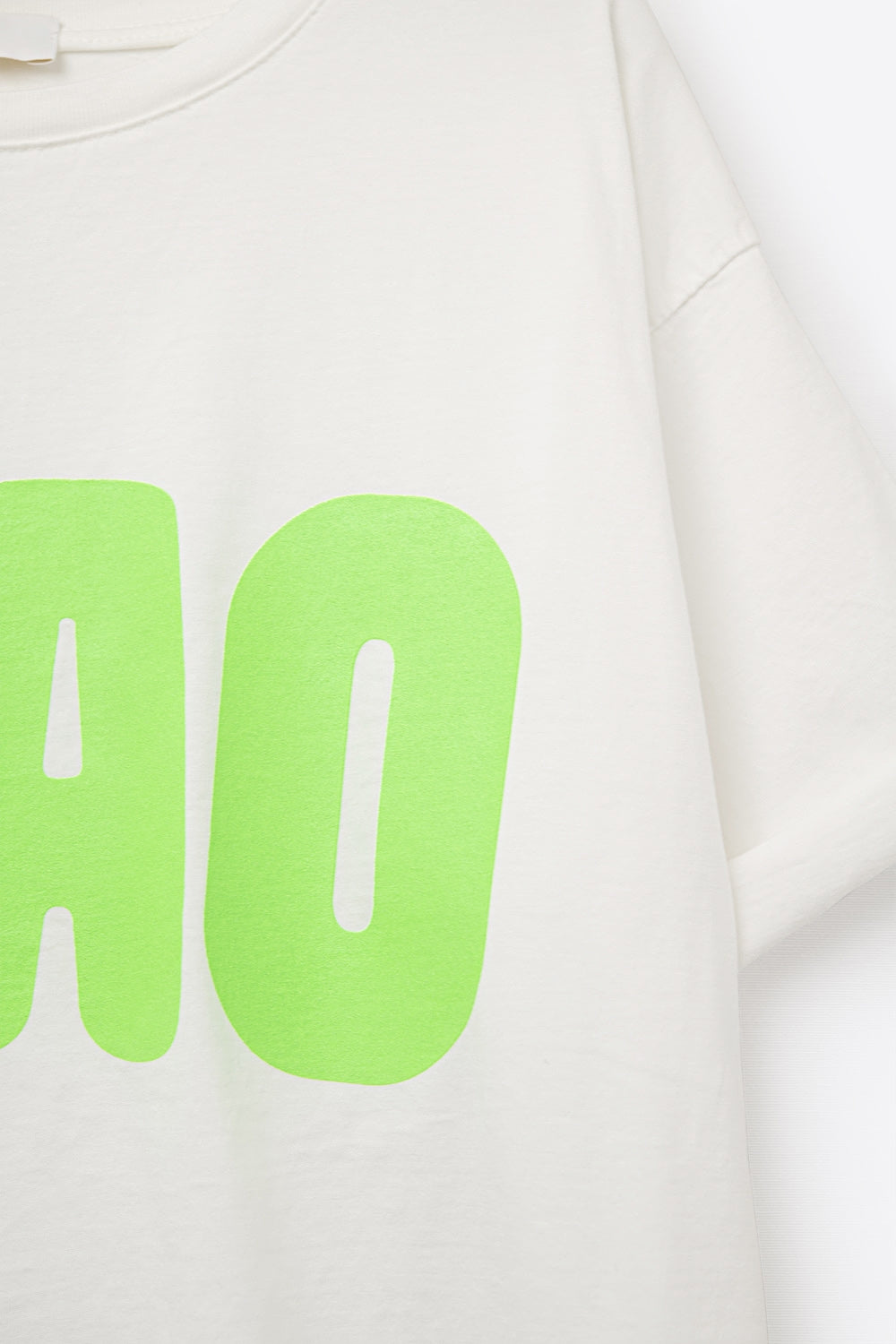 Camiseta blanca relajada CIAO con letras verdes Q2