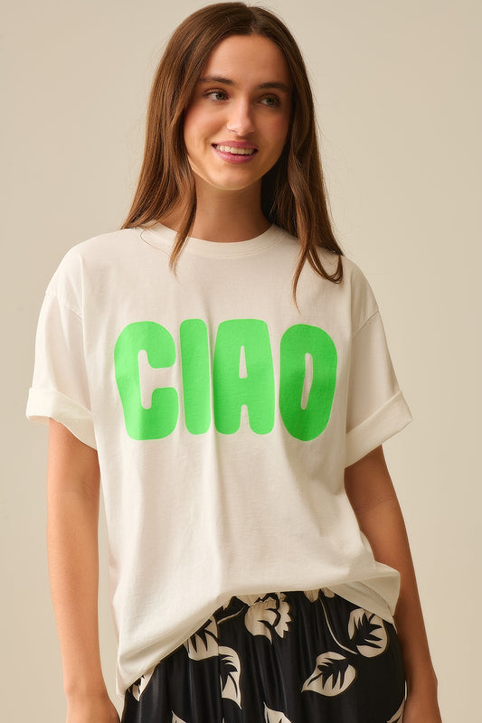 Q2 Camiseta blanca relajada CIAO con letras verdes