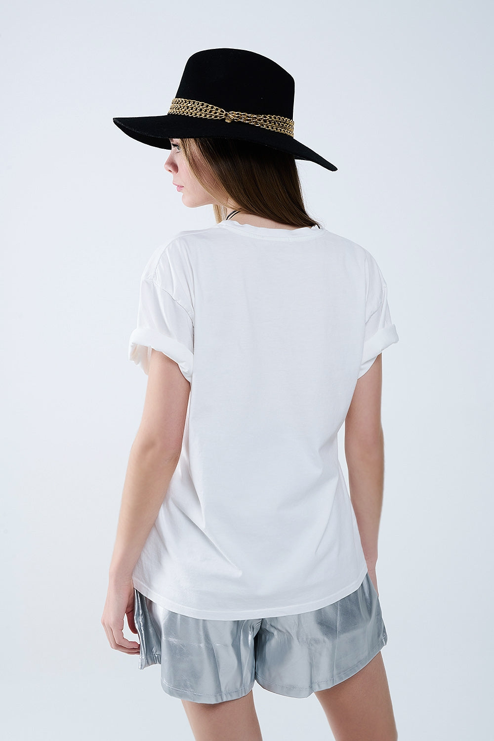 camiseta blanca relajada con ciao en estampado de leopardo Q2