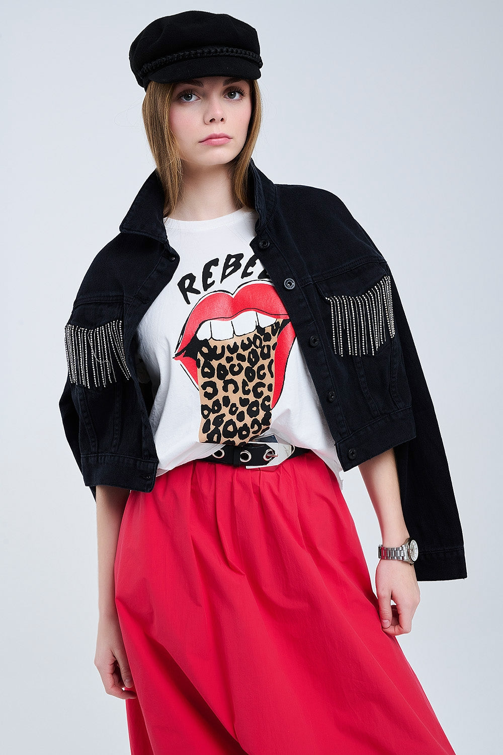 Camiseta blanca relajada con estampado gráfico Rebel y Lips Q2