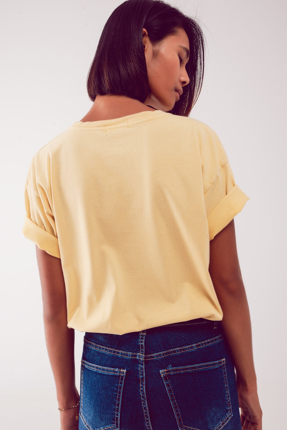 Camiseta casual con estampado gráfico de Vintage Queens en amarillo Q2
