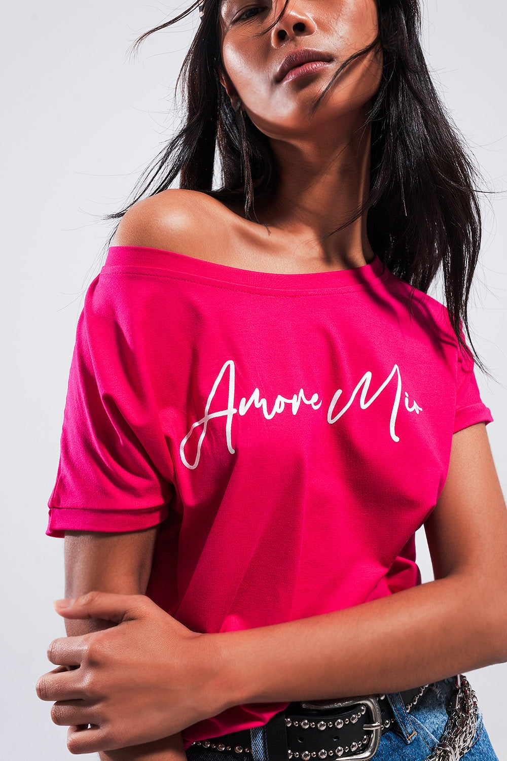 Camiseta color fucsia con texto Amore Mio Q2