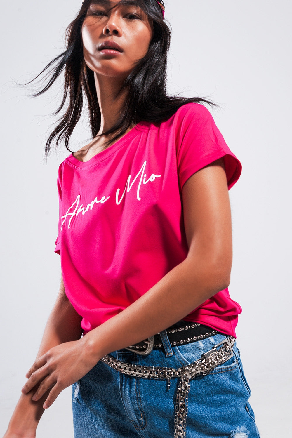 Camiseta color fucsia con texto Amore Mio Q2