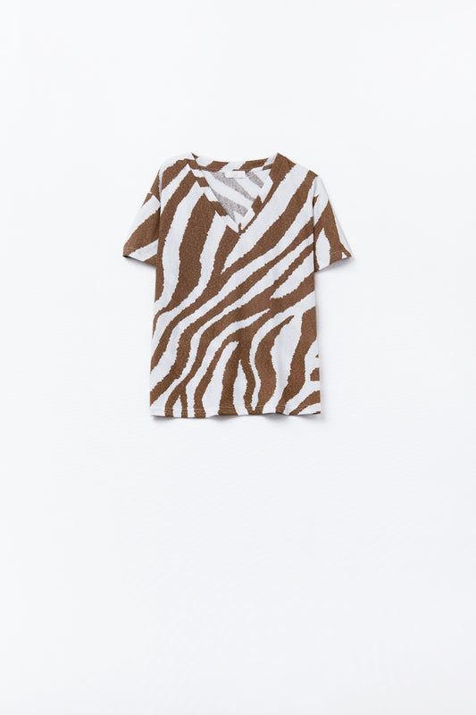 Q2 Camiseta con cuello de pico y estampado de cebra camel