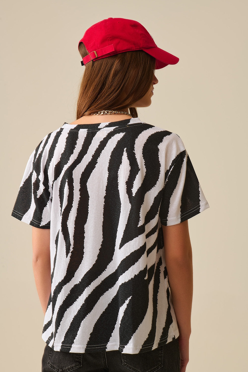 Camiseta con cuello de pico y estampado de cebra negro Q2