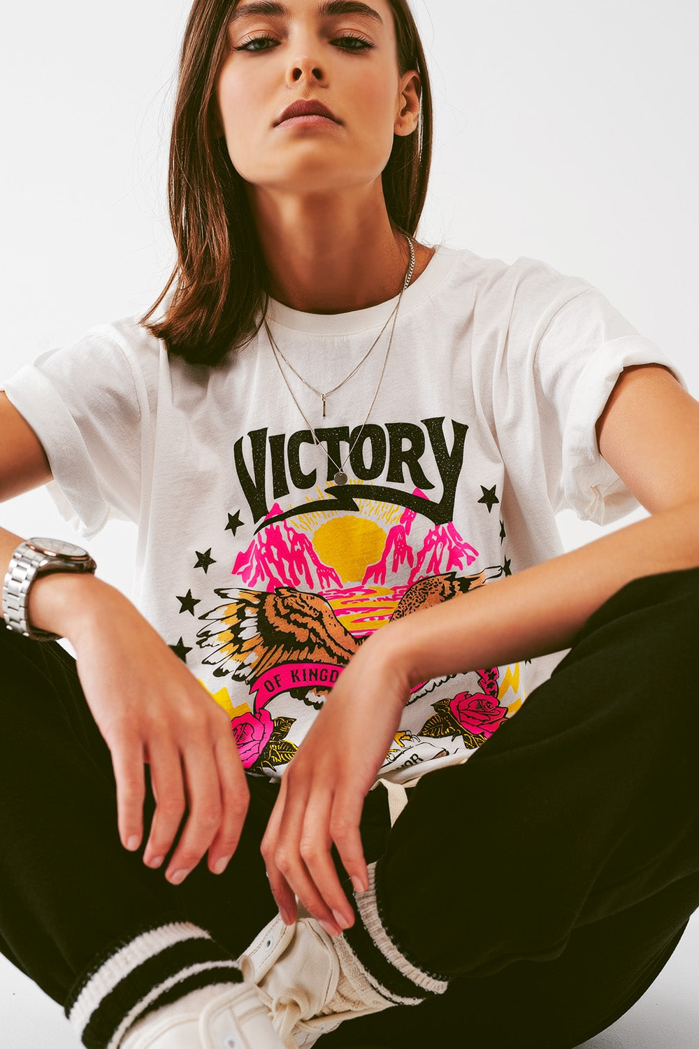 Camiseta con texto Victory en blanco Q2