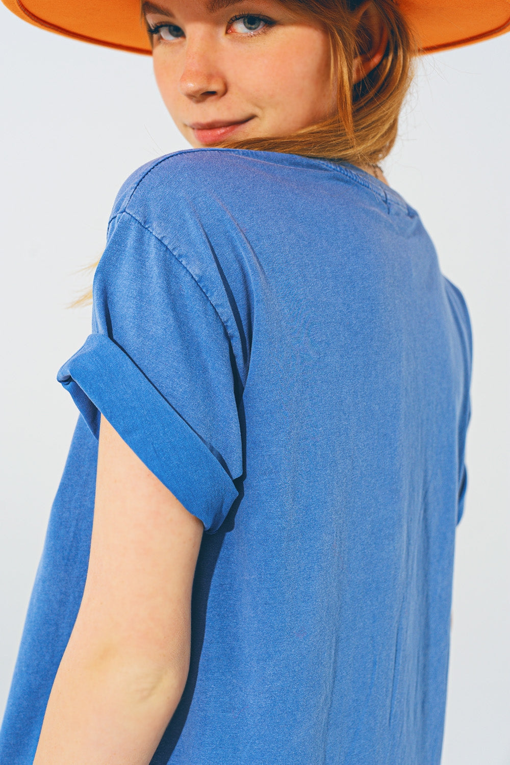 Camiseta con Texto Vintage 18 en Azul Q2