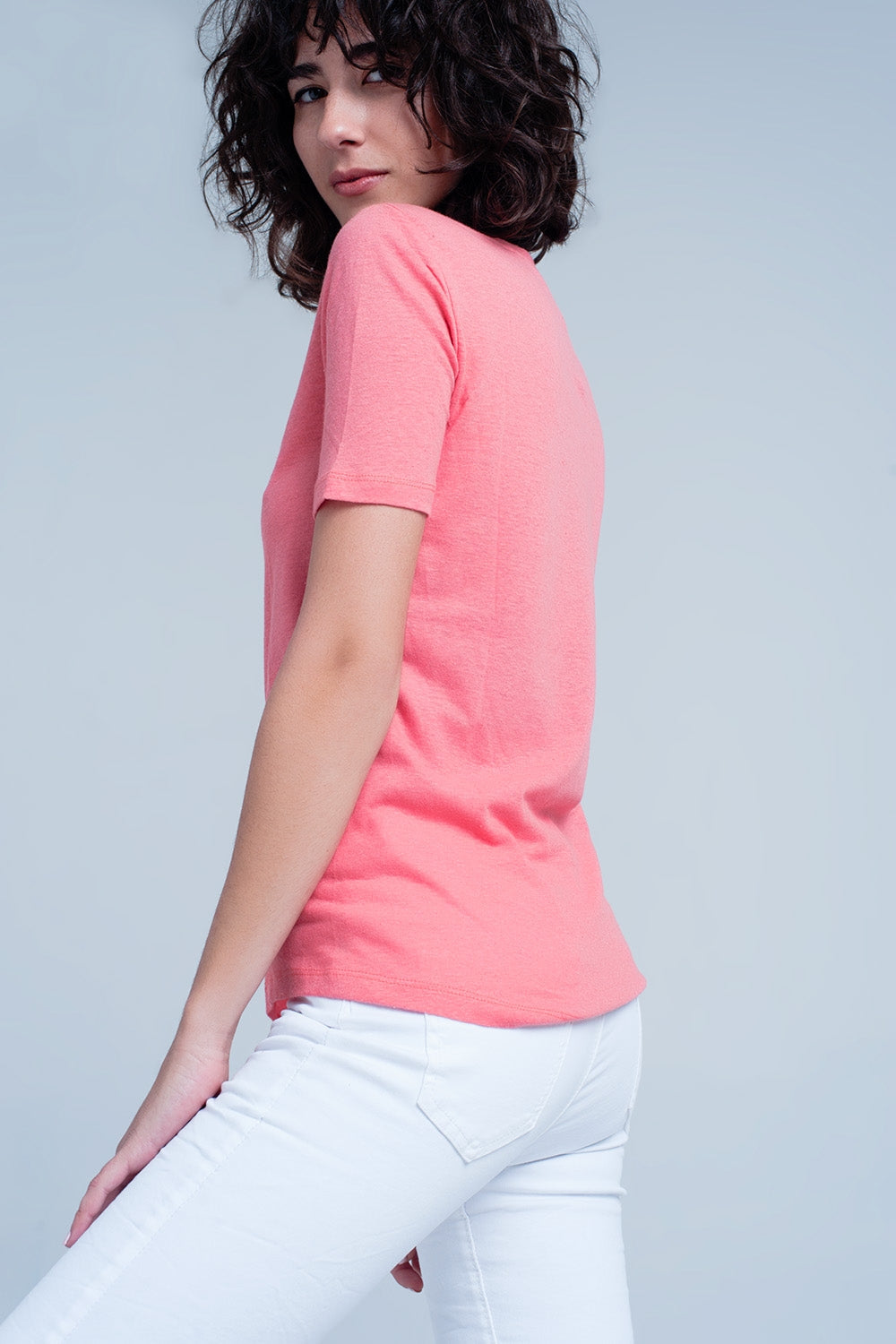 Camiseta Coral de manga corta con cuello de pico Q2