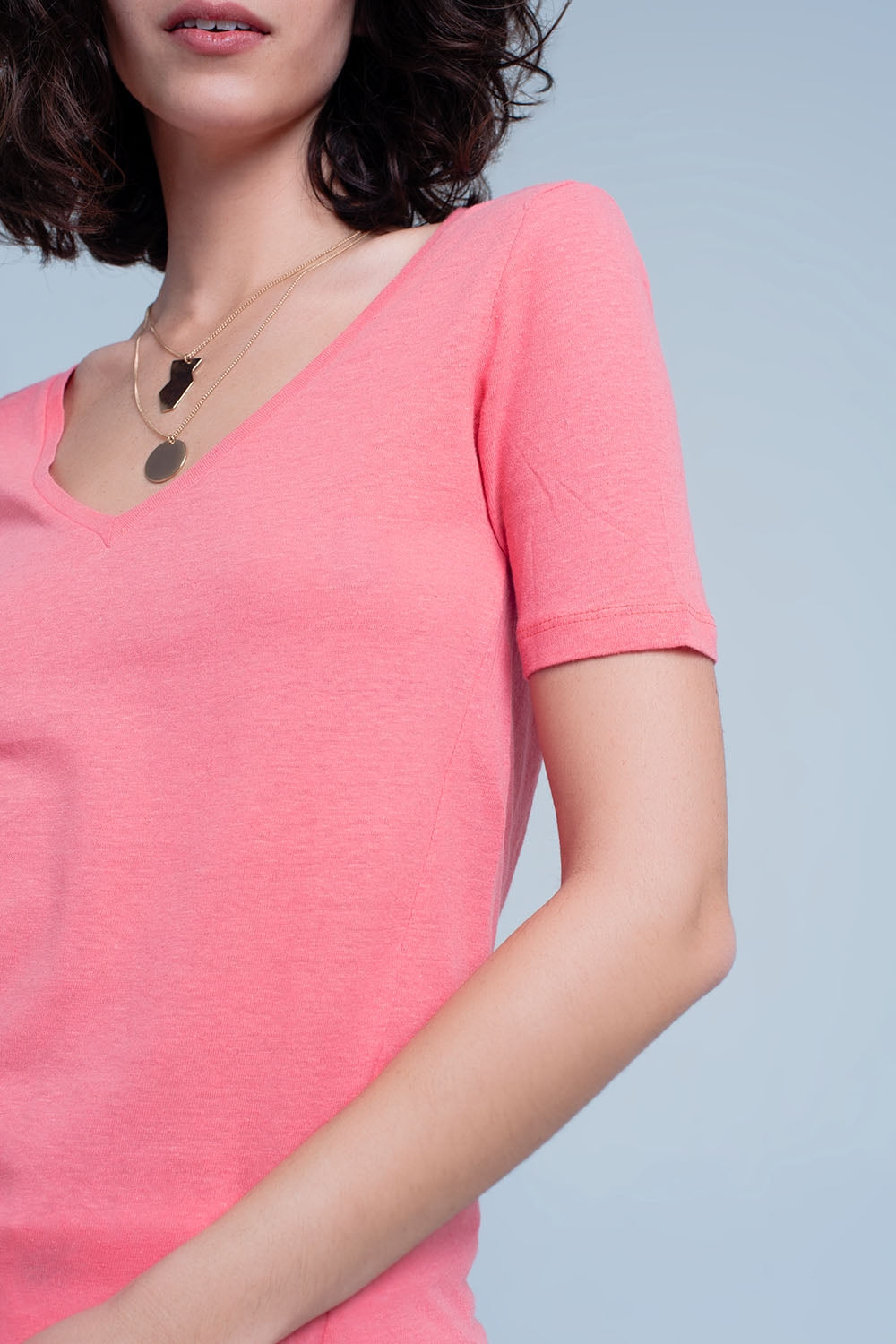Camiseta Coral de manga corta con cuello de pico Q2