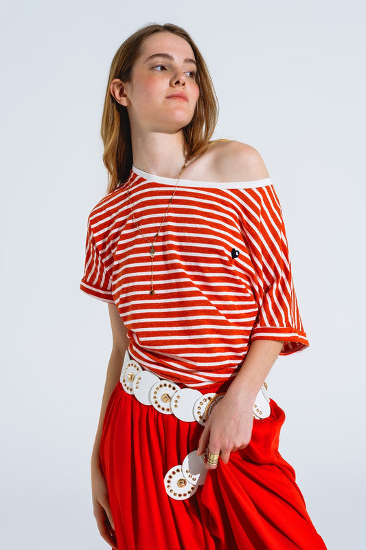 Q2 camiseta de rayas rojas con cuello barco y corazón bordado