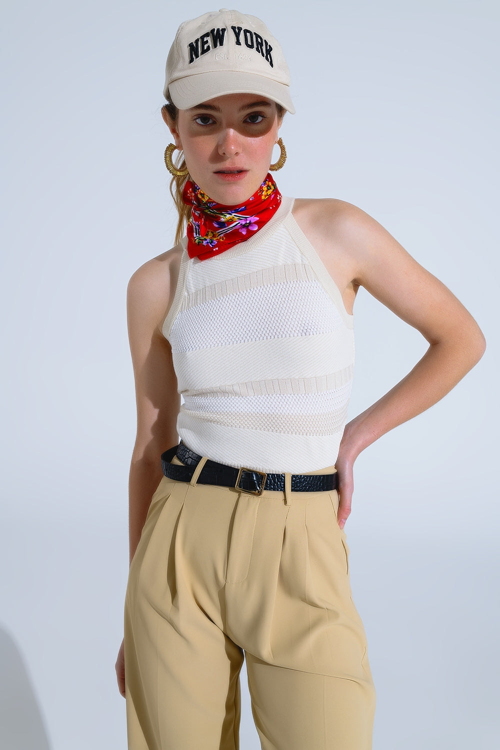 Camiseta de tirantes beige con diseño de rayas en diferentes tejidos Q2