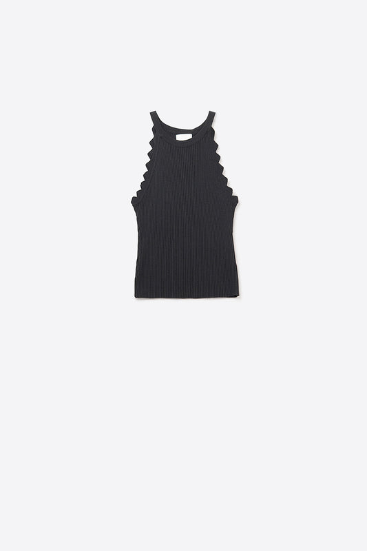 Q2 Camiseta de tirantes negra con detalle de canalé en las axilas