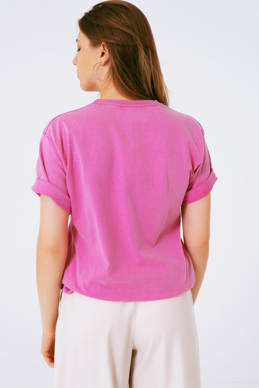 Camiseta gráfica con el texto Summer Love en rosa Q2