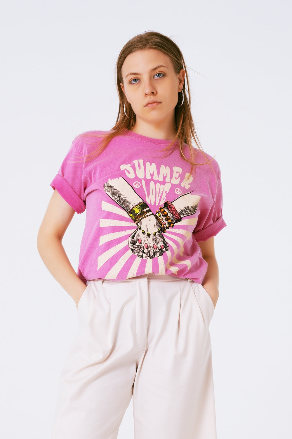 Camiseta gráfica con el texto Summer Love en rosa Q2