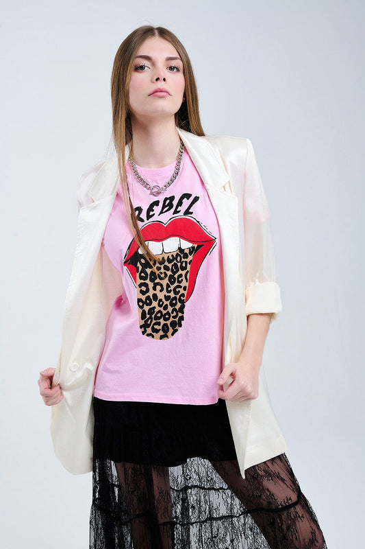 Camiseta gráfica Pink Rebel con estampado de leopardo en la lengüeta Q2