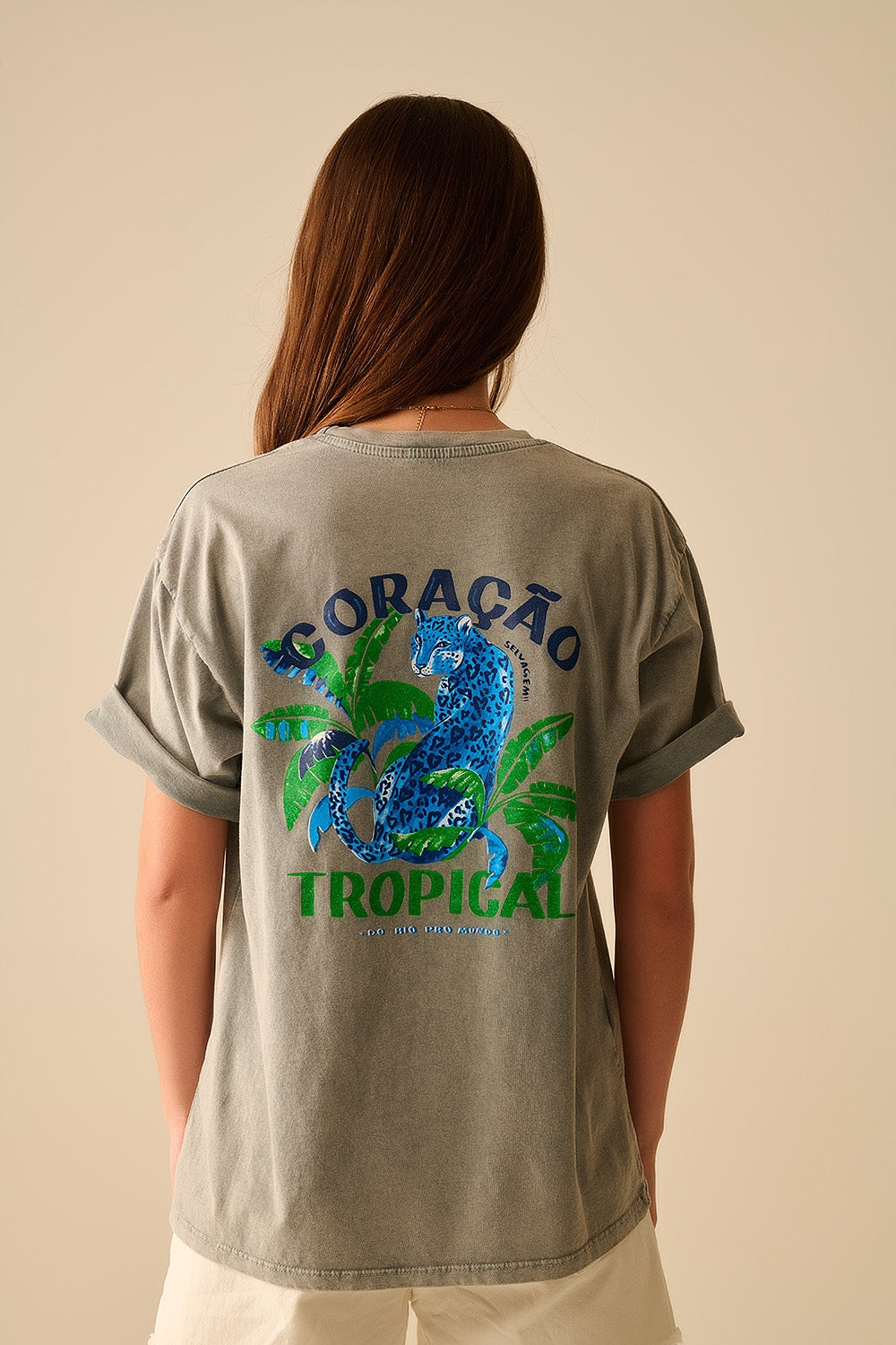 Camiseta gris hecha en Italia con estampado gráfico tropical Q2
