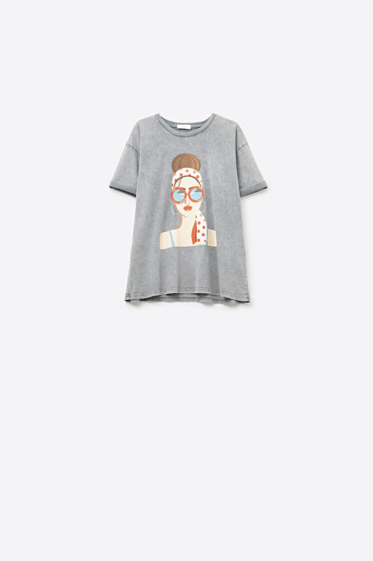 Q2 Camiseta gris hecha en Italia con un gráfico vintage de una chica