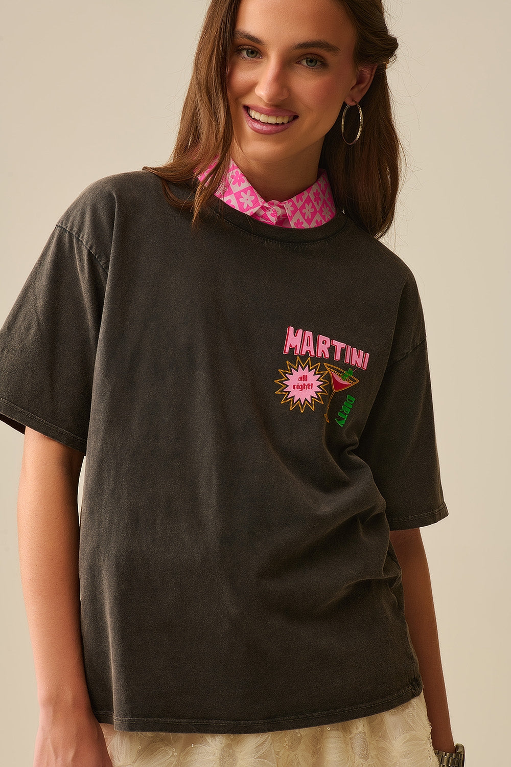 camiseta negra lavada a la piedra fabricada en Italia con logotipo gráfico Martini Q2