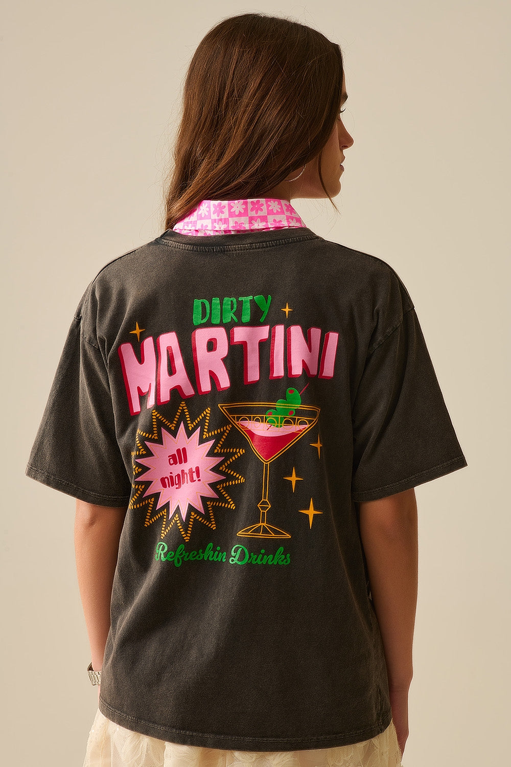 camiseta negra lavada a la piedra fabricada en Italia con logotipo gráfico Martini Q2
