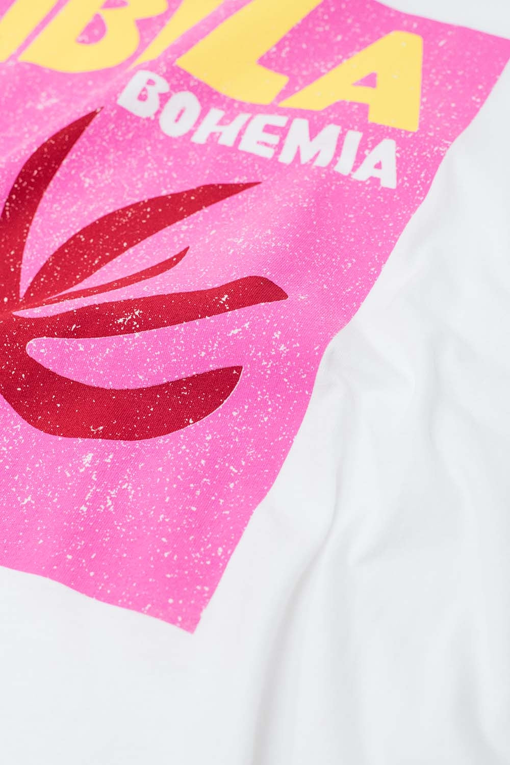 Camiseta Relajada Bohemia Blanca de Ibiza con Estampado Rosa Q2