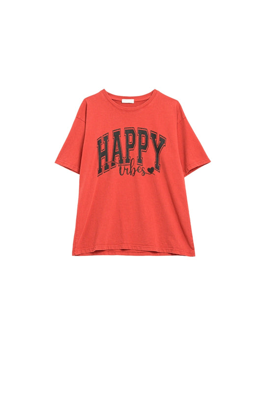 Q2 Camiseta relajada Happy Vibes Graphic en color rojo
