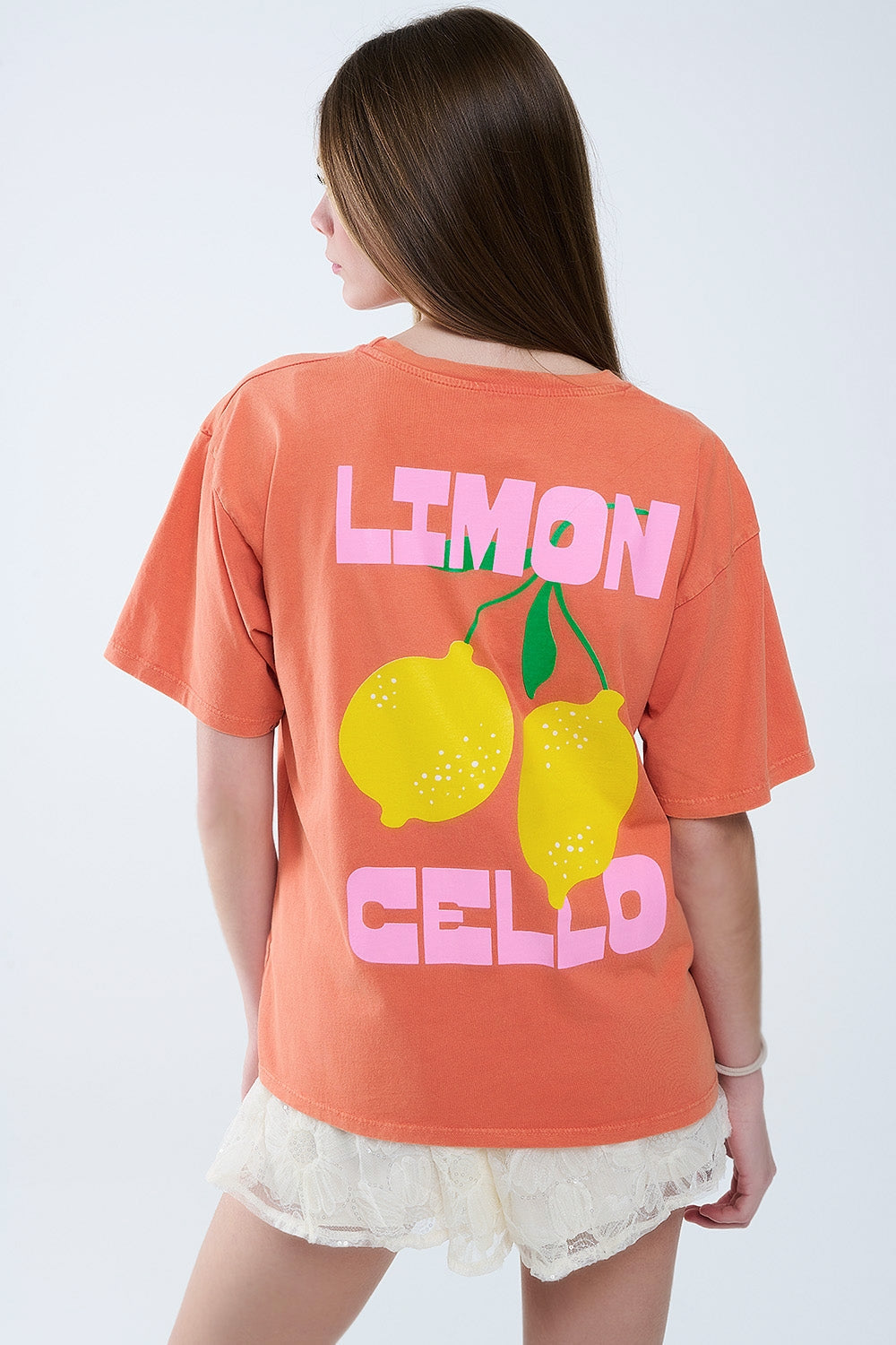 camiseta relajada naranja con estampado de limones Q2
