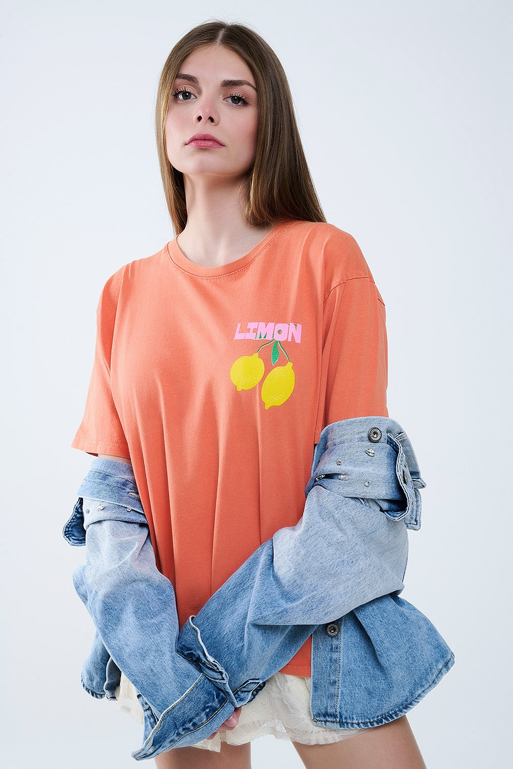 camiseta relajada naranja con estampado de limones Q2