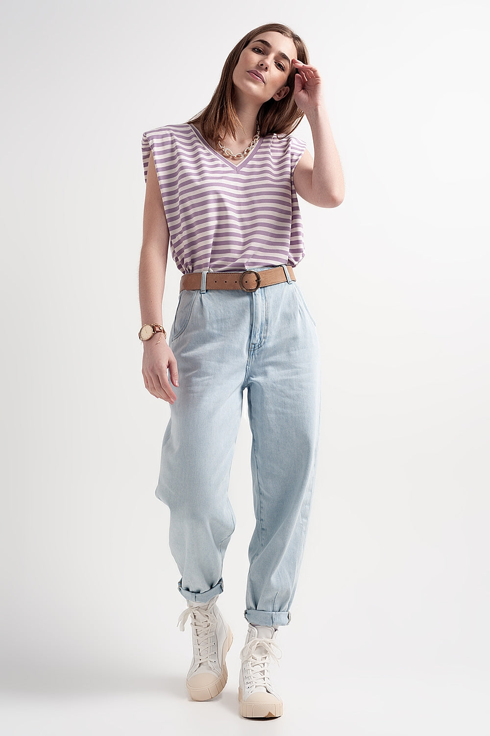 Camiseta sin mangas con hombreras y diseño de rayas en morado Q2