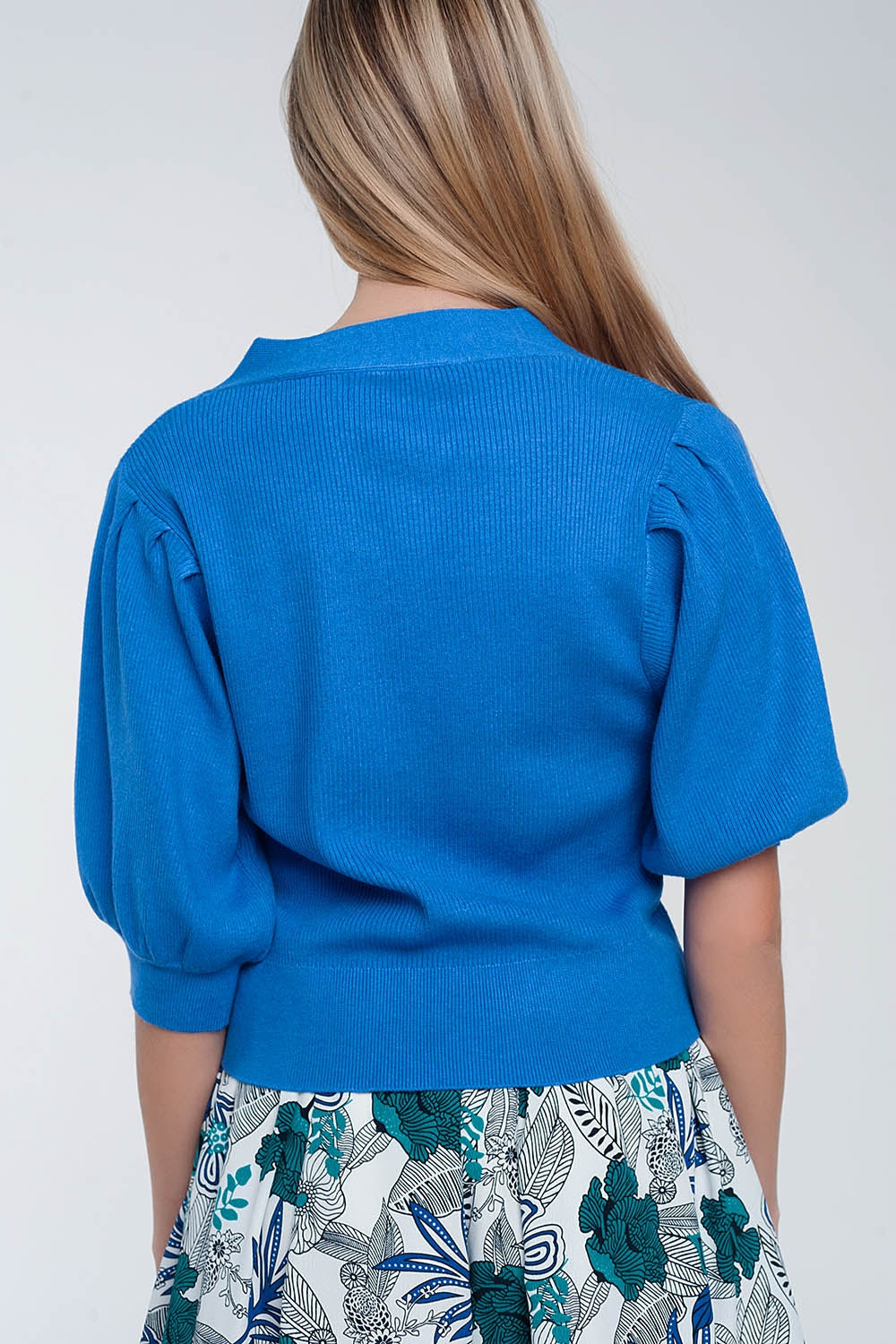 Cárdigan azul con mangas voluminosas Q2