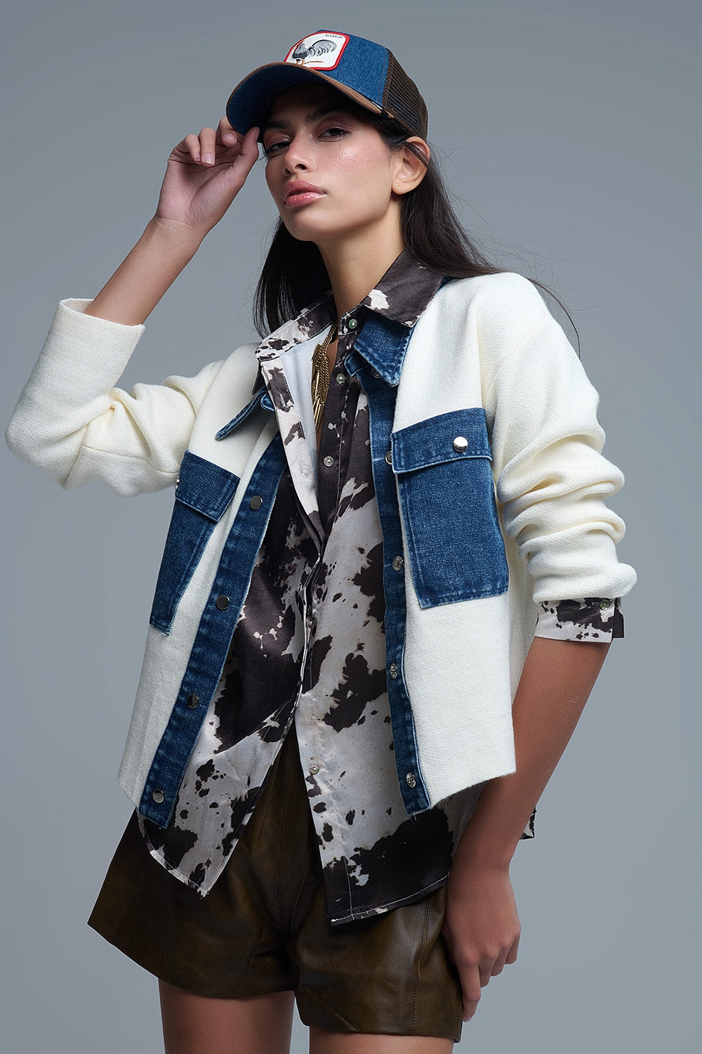 Cárdigan de punto color crema con detalles vaqueros azules Q2