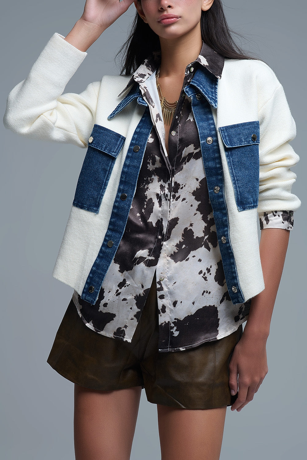 Cárdigan de punto color crema con detalles vaqueros azules Q2