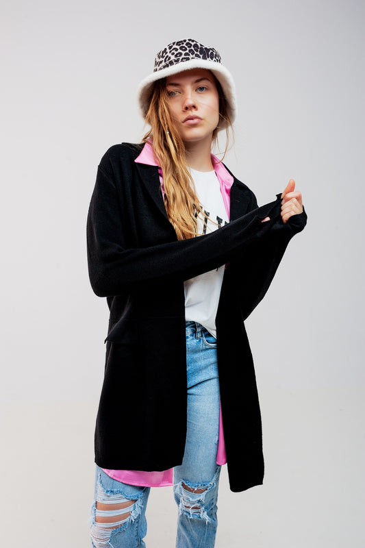 Q2 Cardigan extra grande en negro con solapas
