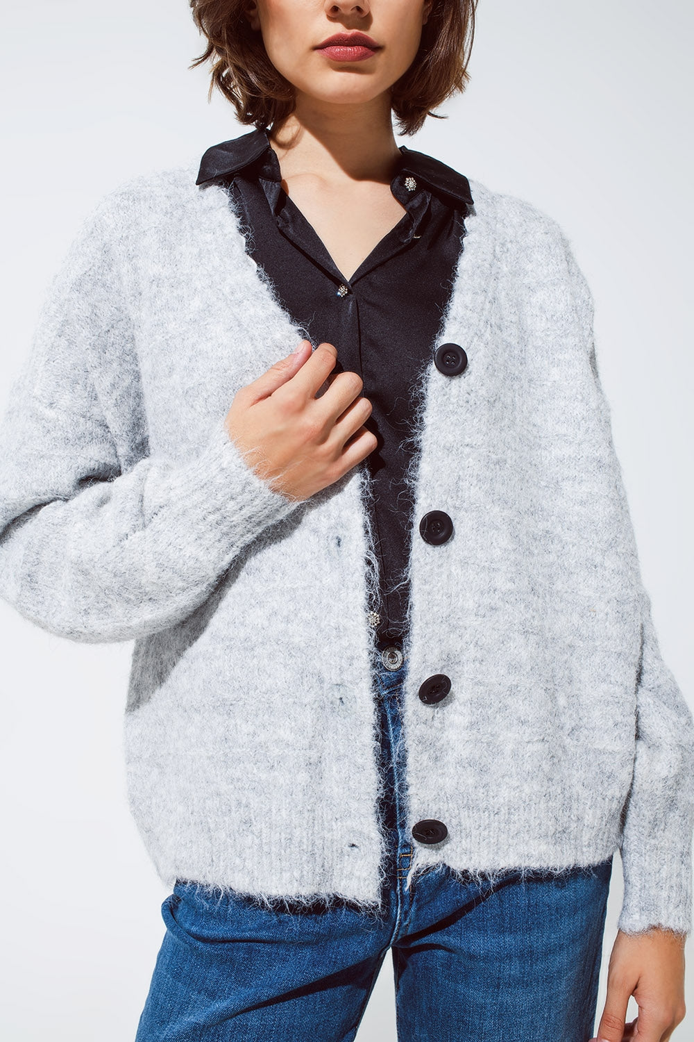 Cárdigan gris con cuello en V con detalle de puntilla Q2