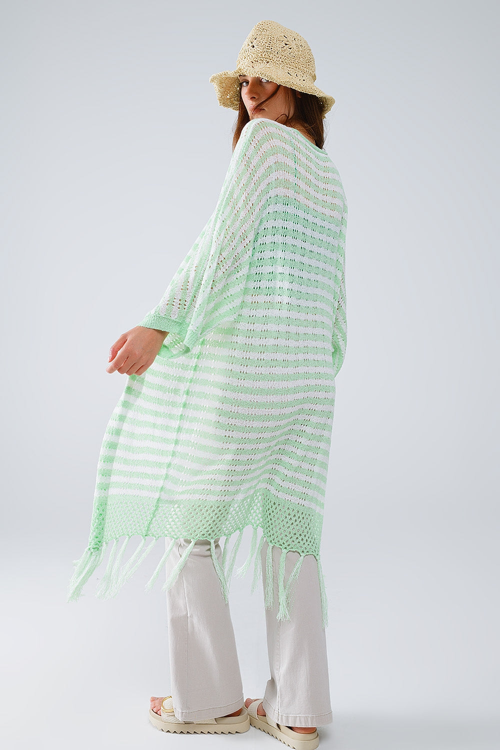 Cárdigan verde estilo boho con punto de pointelle a rayas y detalles de flecos Q2