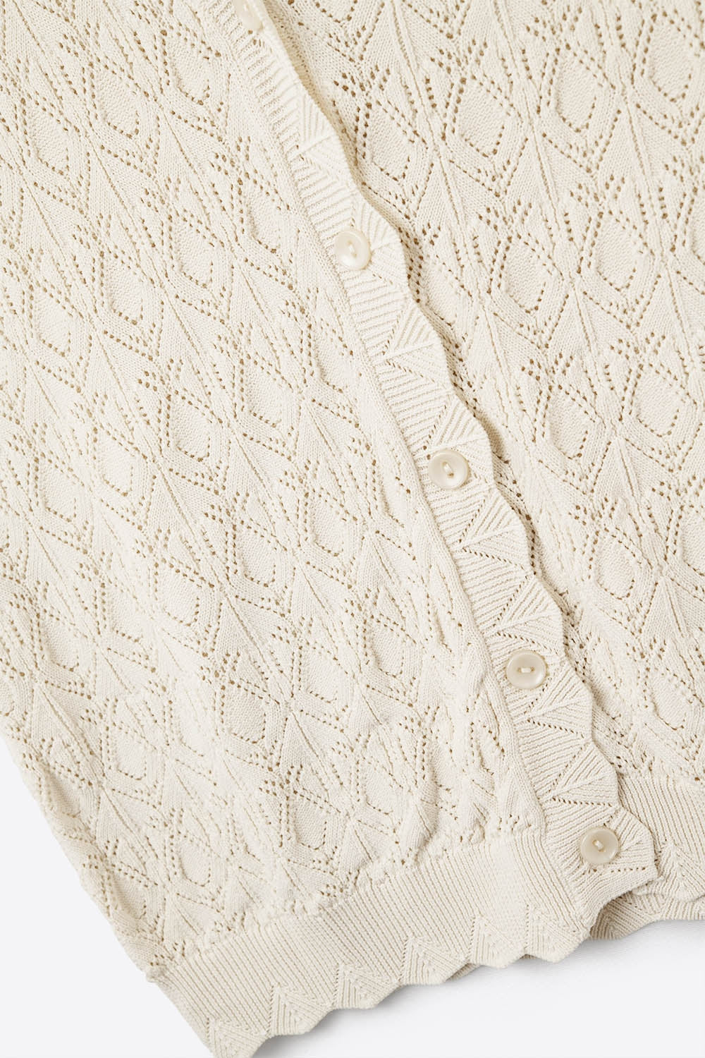 Chaleco de Punto Pointelle con Bordes Festoneados en Beige Q2