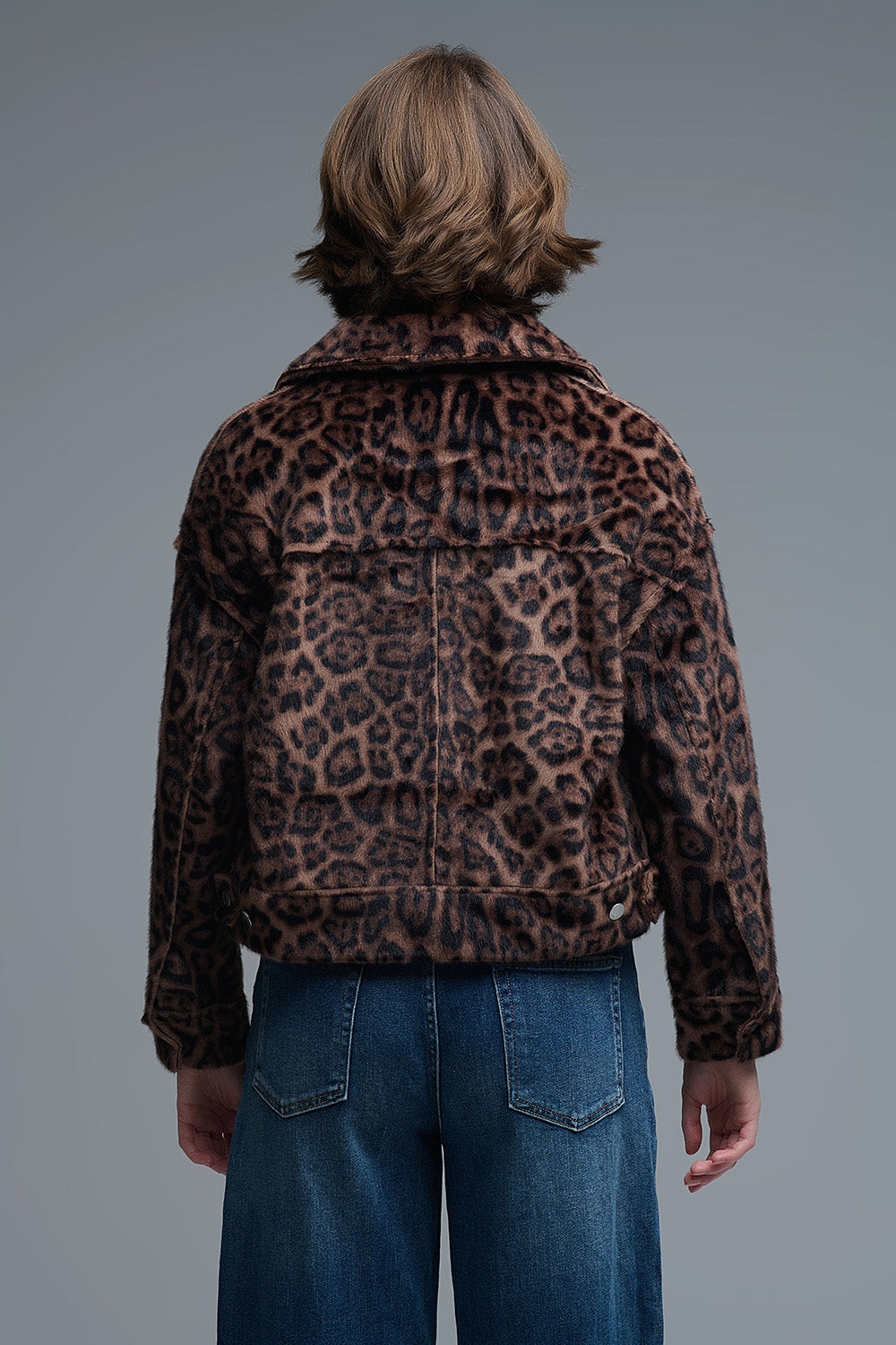 Chaqueta abotonada de felpa sintética con atrevido estampado de leopardo Q2