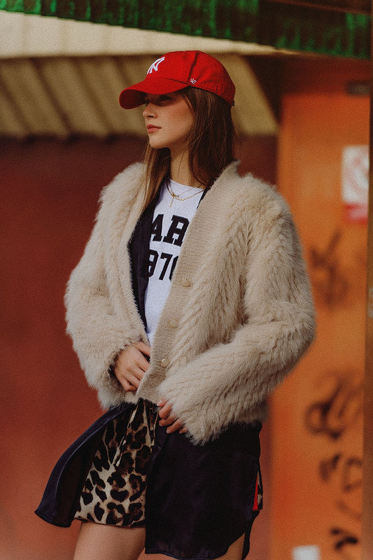 Q2 Chaqueta cropped beige de piel fina