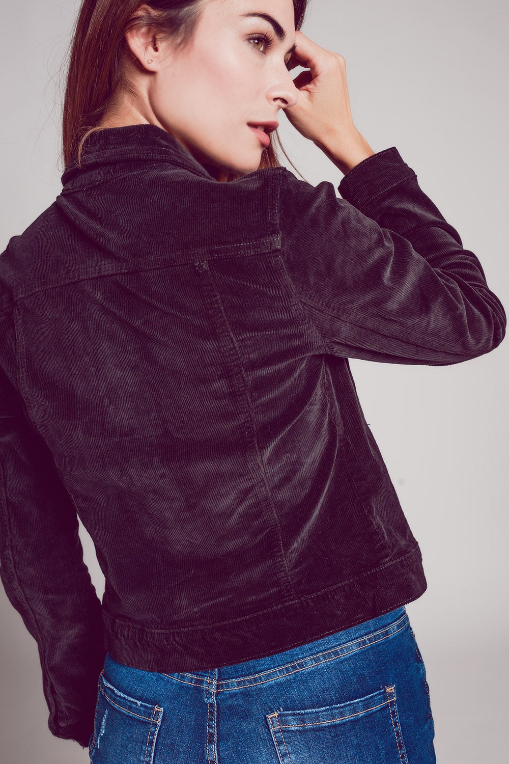 Chaqueta de pana de color negro Q2