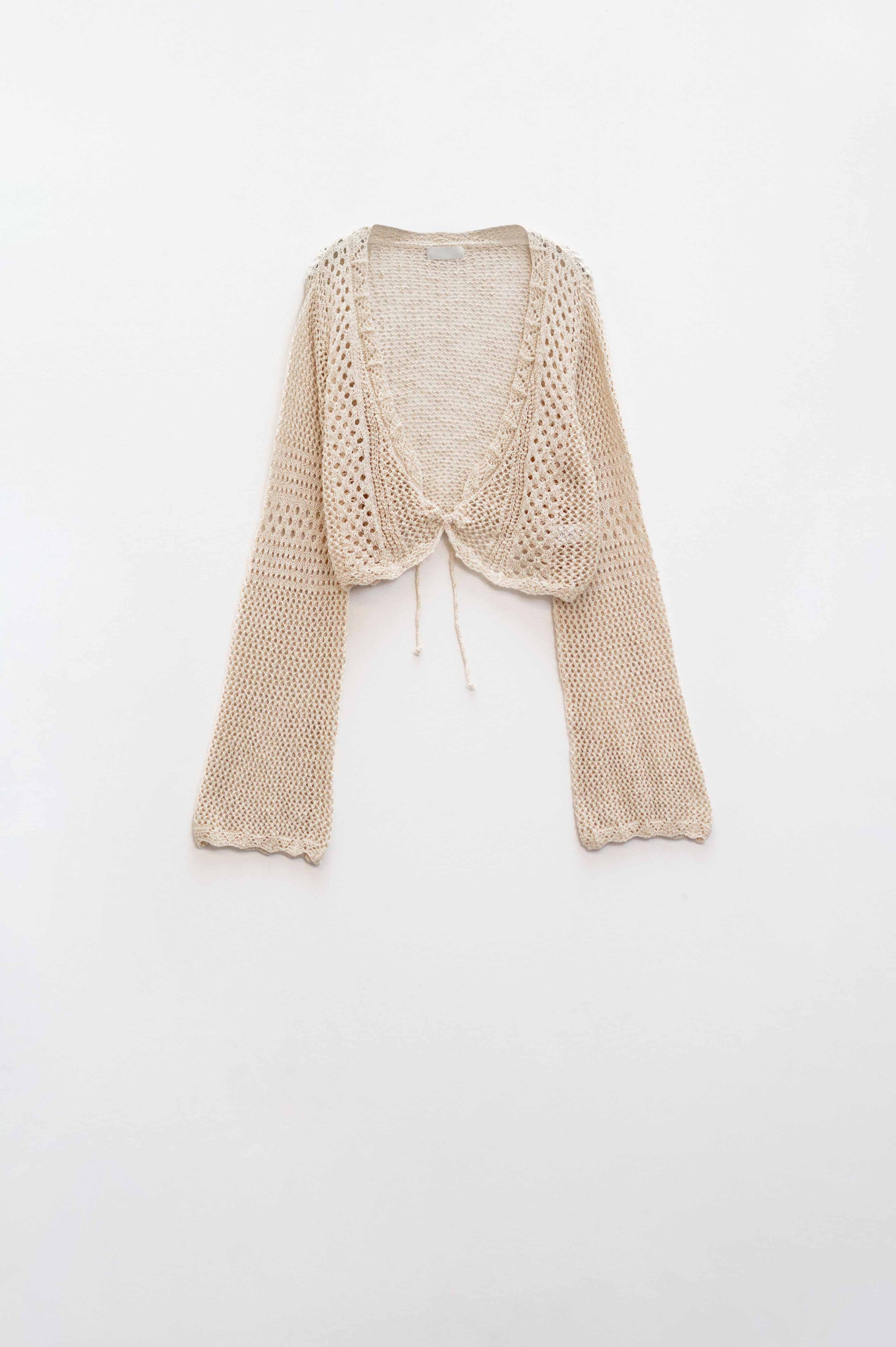 Q2 Chaqueta de punto beige con cierre de lazo