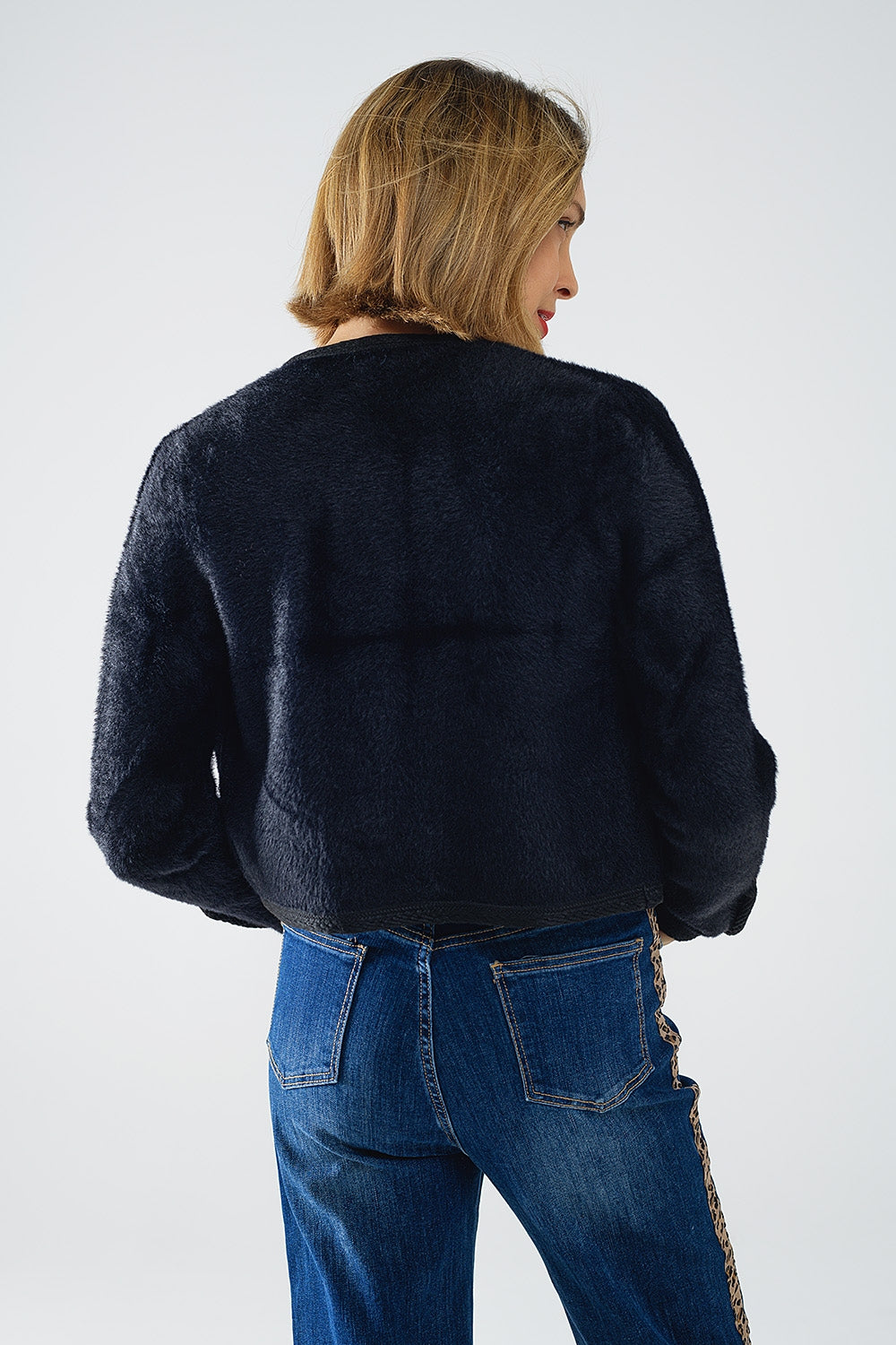 Chaqueta de punto extra suave y esponjosa de alta calidad en negro Q2