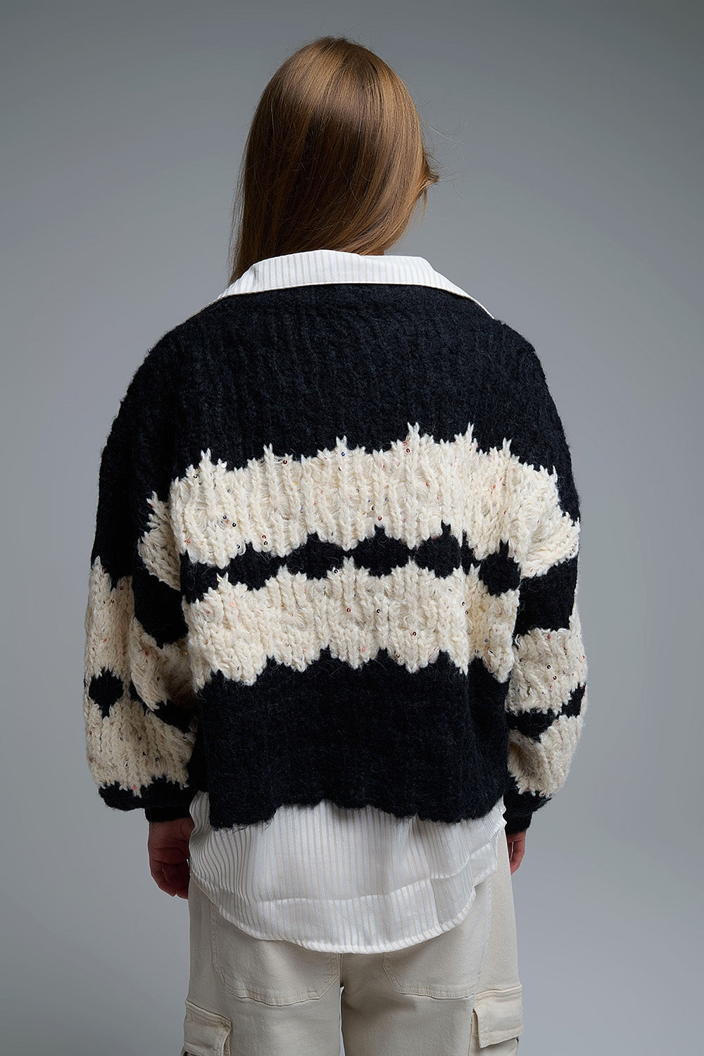 Chaqueta de punto grueso a rayas con detalles de lentejuelas en negro Q2