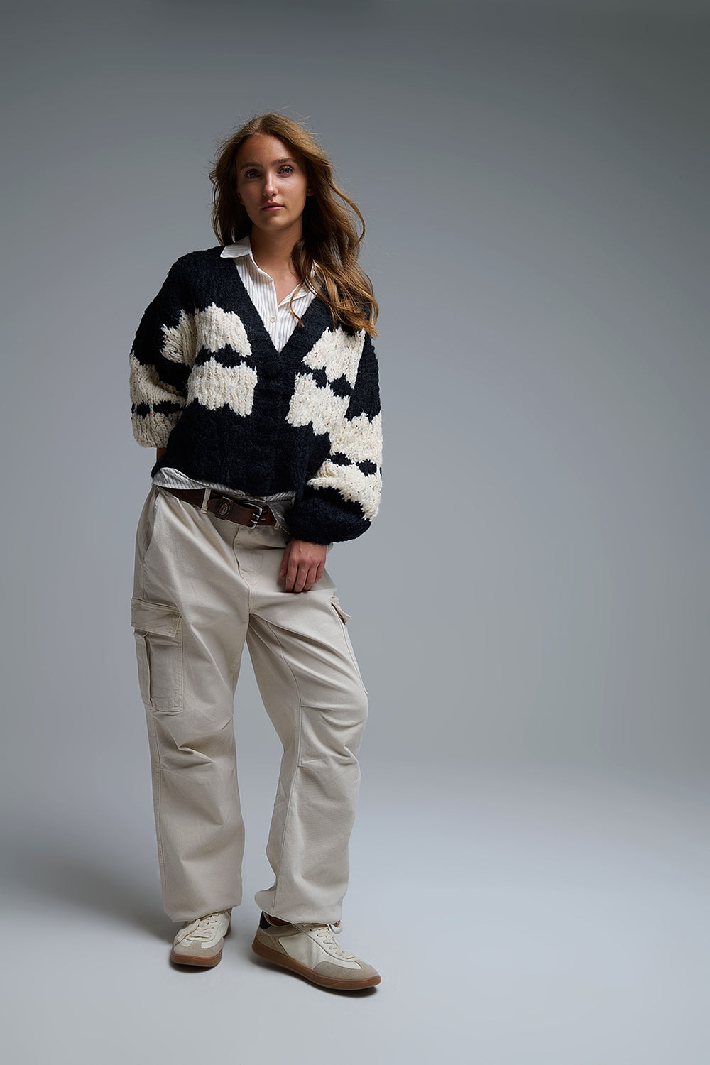 Chaqueta de punto grueso a rayas con detalles de lentejuelas en negro Q2