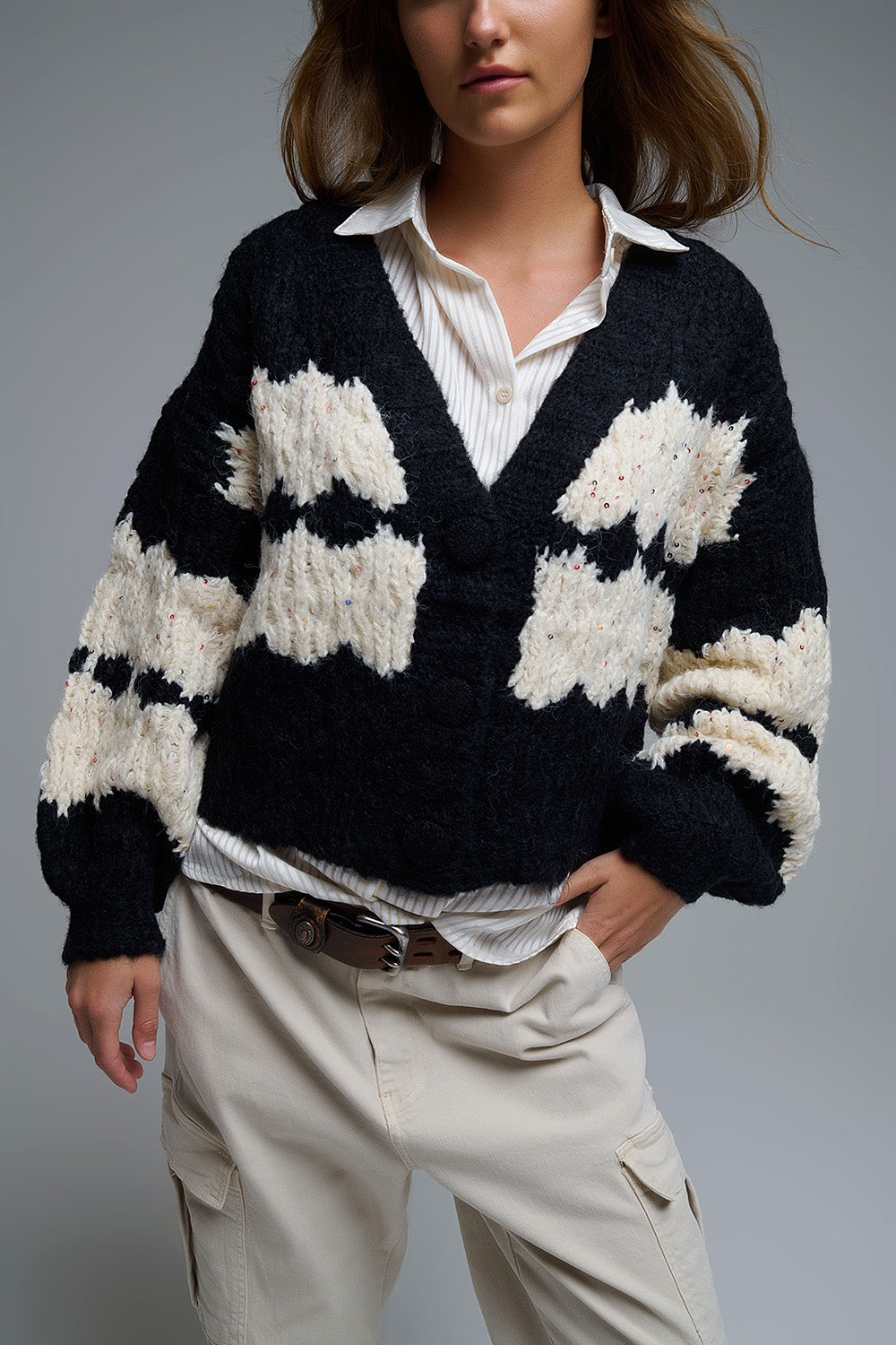 Chaqueta de punto grueso a rayas con detalles de lentejuelas en negro Q2