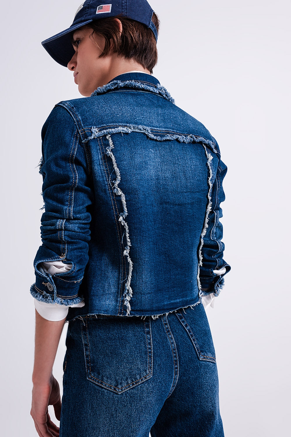 Chaqueta denim con remates desilachados Q2