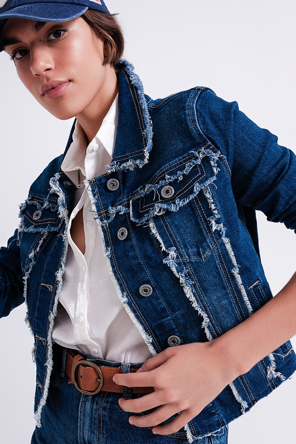 Chaqueta denim con remates desilachados Q2