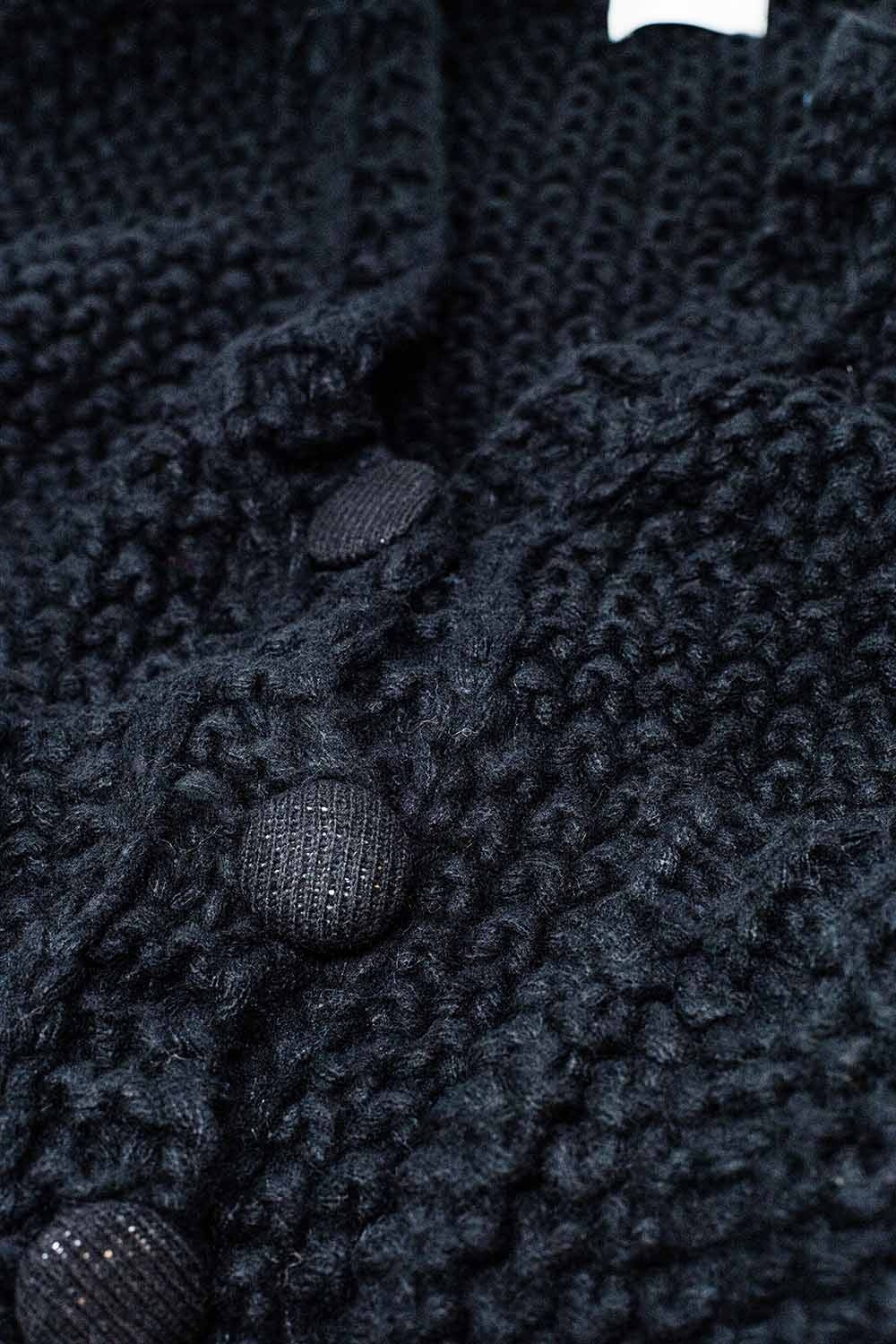 Chaqueta negra oversize de punto grueso con bolsillos Q2