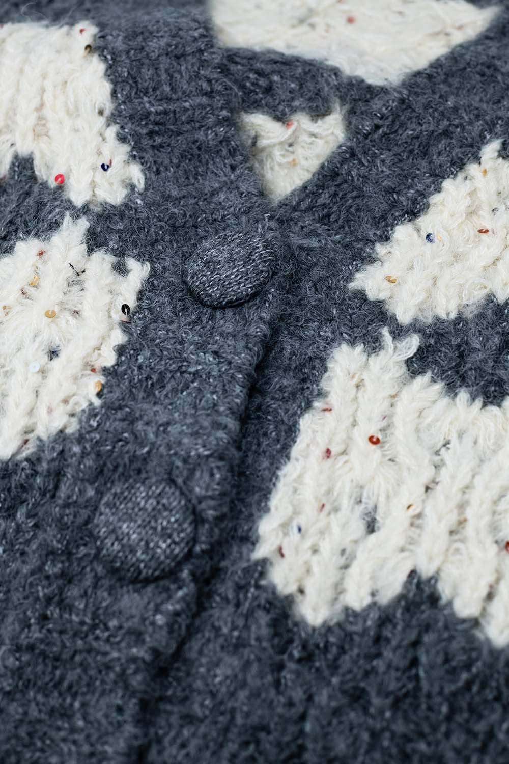 Chaqueta oversize de punto grueso con detalles de lentejuelas en gris Q2