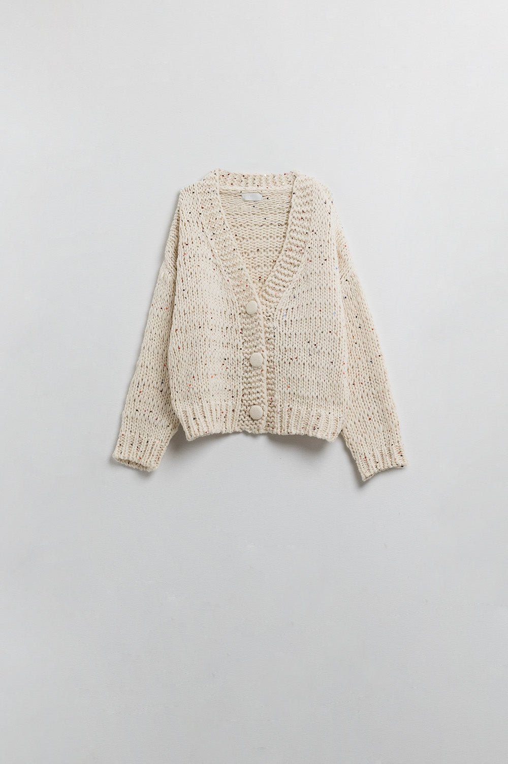 Chaqueta oversize de punto grueso en color crema con detalle de lentejuelas Q2