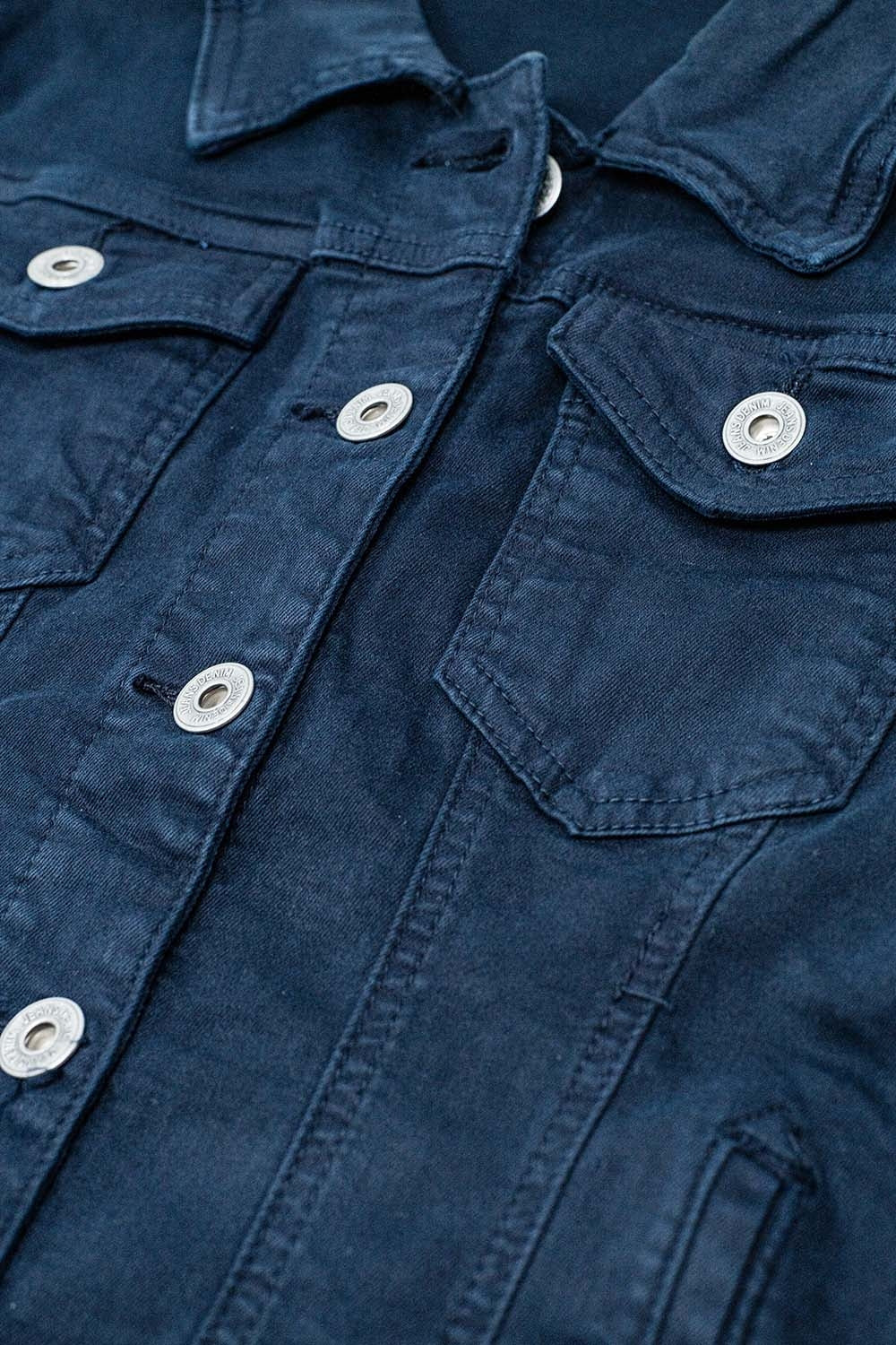 Chaqueta vaquera básica con bolsillos en azul marino Q2