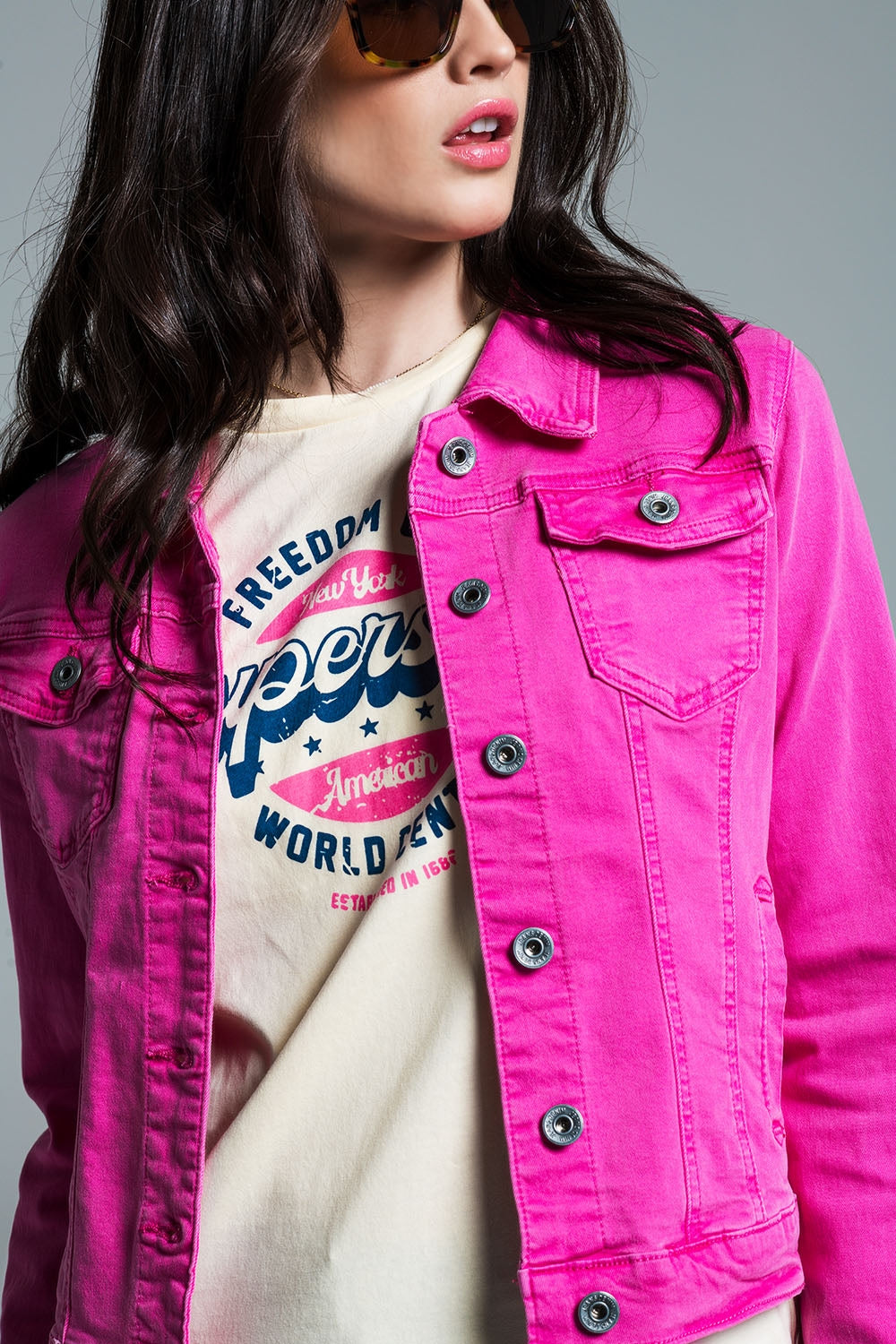 Chaqueta vaquera básica con bolsillos en rosa Q2